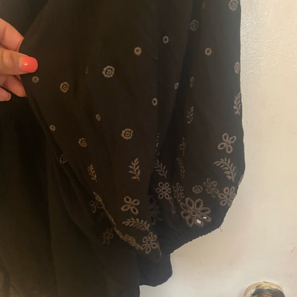 Torrid-NWT- Women’s size 00(10/12)black babydoll off- shoulder top with straps - Picture 5 of 7